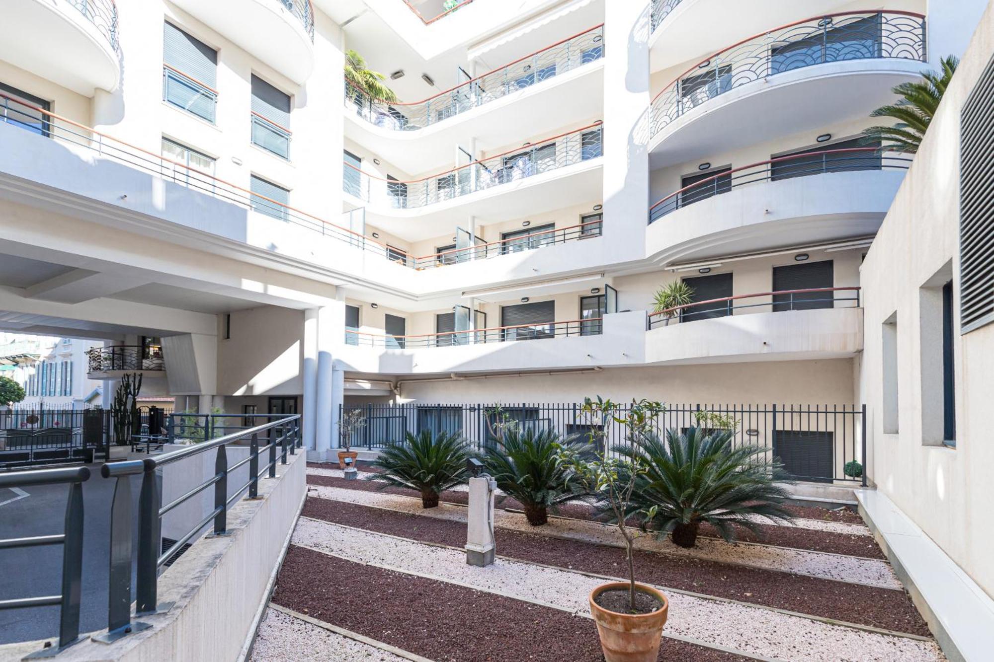 Nice 1 Bedroom Downtown Carre D'Or With Garage Buitenkant foto